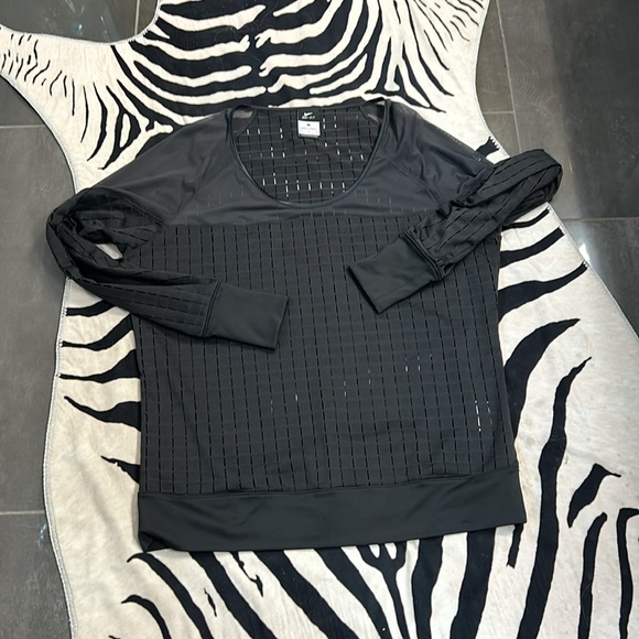 Nike dry fit see-through a workout top - Picture 12 of 13